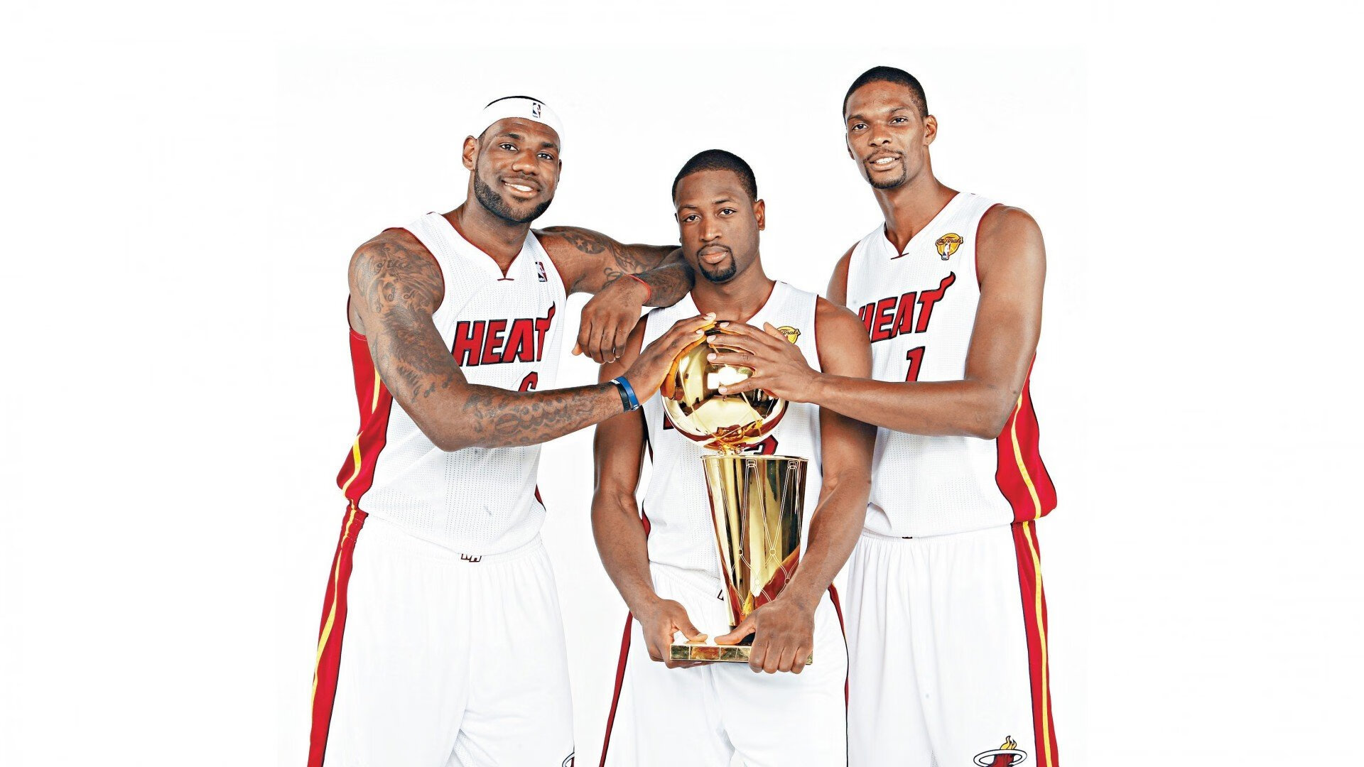 东决关键战焦点战，湖人拿下老鹰，跨越时空的篮球遐想